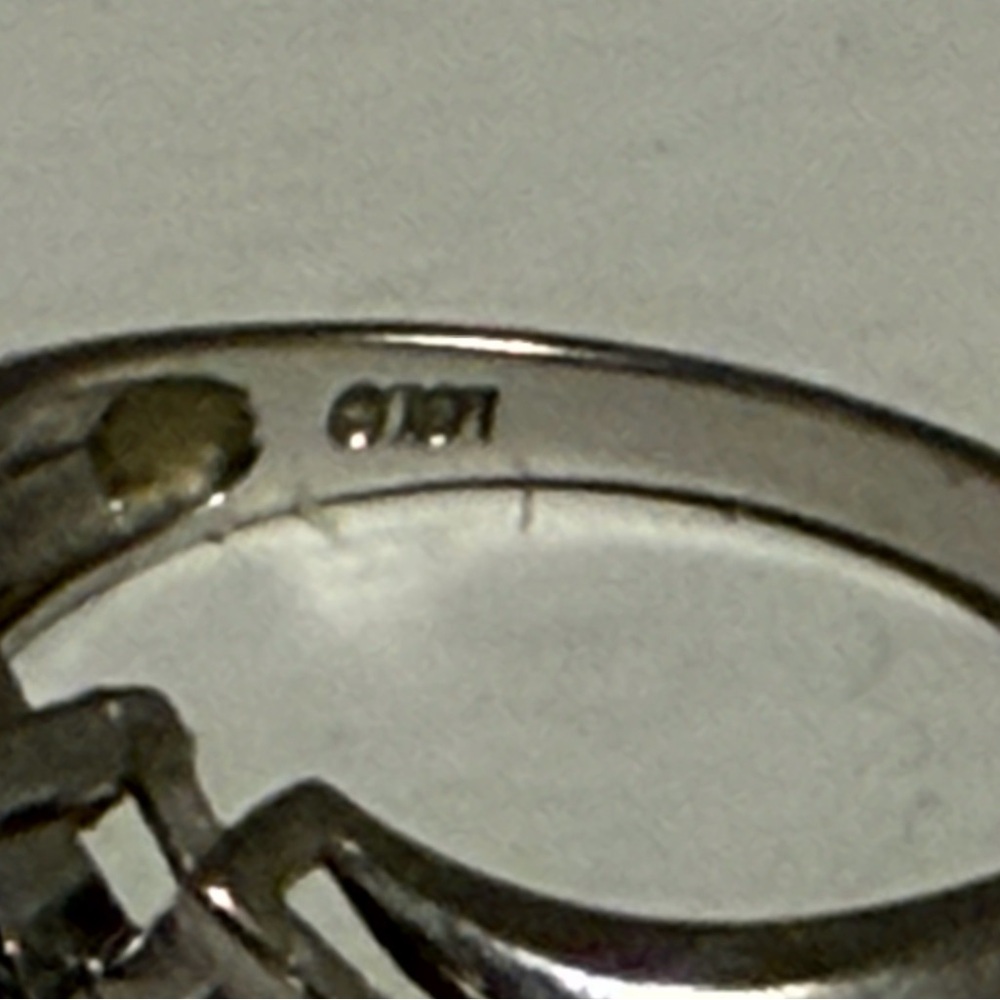 Elegant Purple Stone Silver Ring - Picture 6 of 7